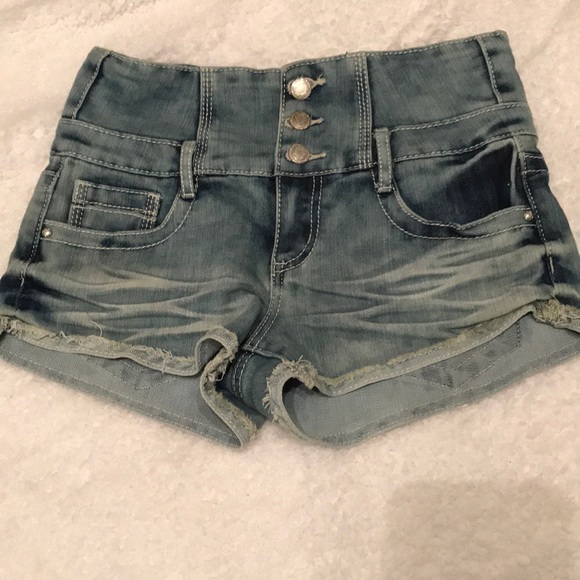 Almost Famous Pants - ☀️Almost Famous denim shorts